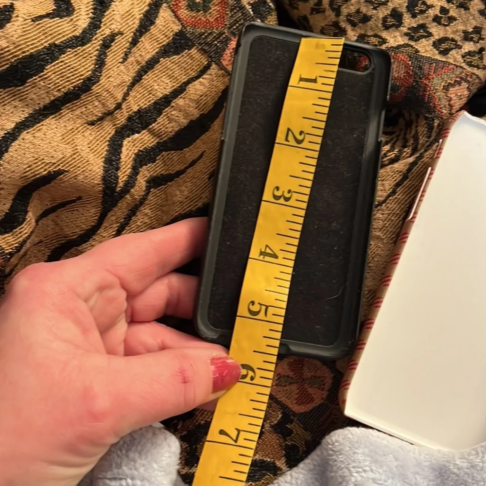 IPHONE 5,6 Black case with multiple tools & kick stand great for outdoors
